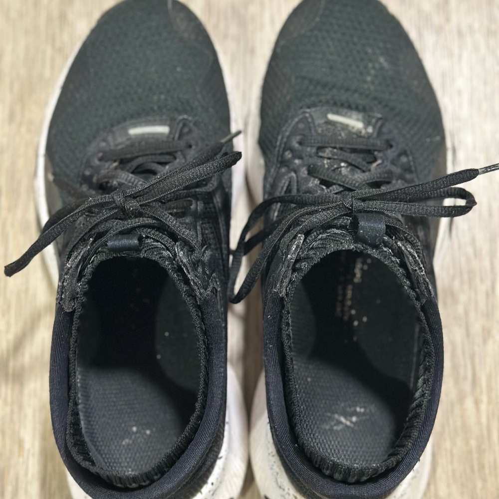 Reebok Black and White Women's Sneakers - Picture 6 of 9